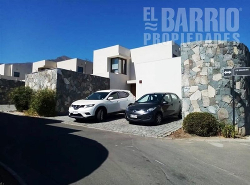 Imagen 1 de 23 de Casa En Venta De 3 Dormitorios En Colina