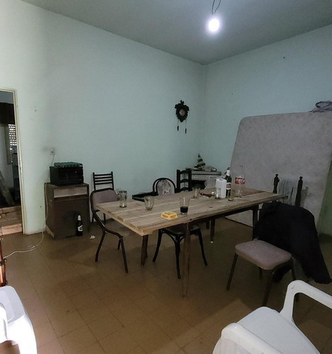 Imagen 2 de 10 de Casa A Reciclar - Lote 10 X 30 - Ituzaingo Norte
