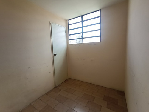 Alquiler De Cubiculo Oficina De 20mts2 Con Baño Privado En Los Caobos