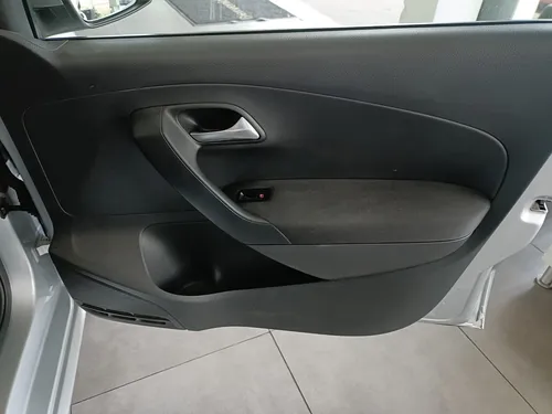 Volkswagen Polo 5p L4/1.6 Man