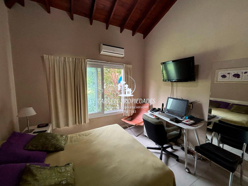 Casa En Venta Los Jazmines De 3 Dormitorios Y Dependencia. Pilar Del Este.