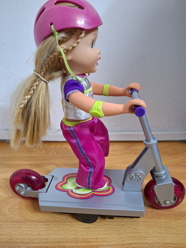 Muñeca Shannen Super Patín Scooter A Control Remoto Mattel (Usado)
