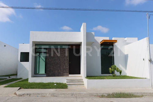 Casa En Venta En Colonia Burocrata Mazatlán Sinaloa