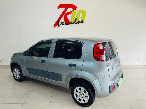 Fiat Uno Uno Vivace 1.0 8V (Flex) 4p
