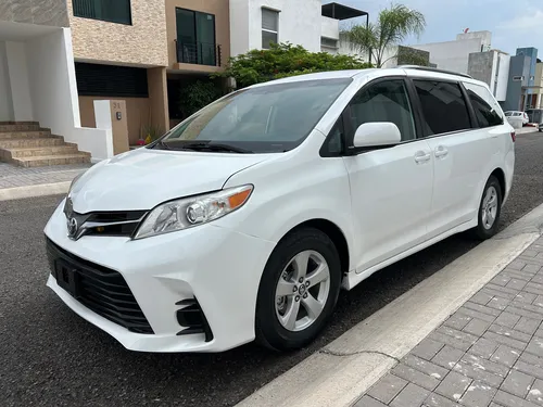 Toyota Sienna 3.5 Le At