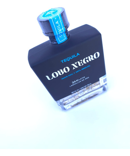 Tequila Lobo Negro 750 Ml, 24 Kilates, Laminillas De Oro.