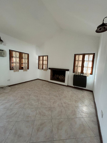 Casa 3 Dormitorios + Departamento Independiente Pileta