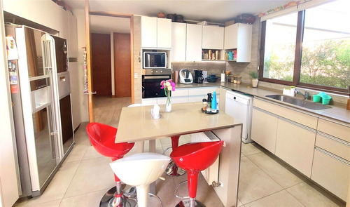 Casa En Venta De 4 Dorm. En Lo Barnechea