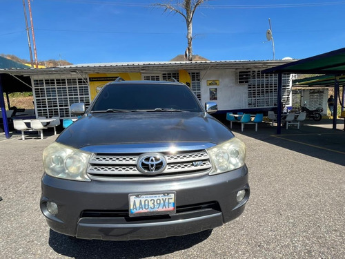 Imagen 2 de 17 de Toyota Fortuner 4x4