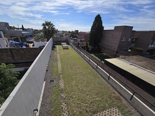 Semipiso De Un Dormitorio, Cocina Sectoriazada, Escritorio, Un Baño Y Dos Balcones, Cochera Opcional