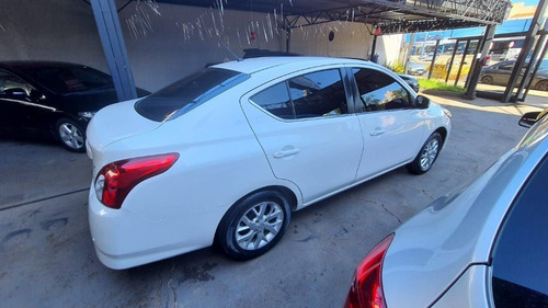 Imagem 6 de 13 de Nissan Versa