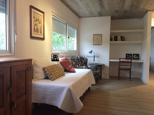Moderna Casa En Pinares, Ubicada A 3 Cuadras Del Mar- Ref: 1329