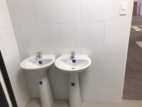 Arriendo De Bodega 700m2 Con Excelente Conexión En Santiago