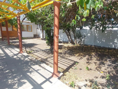 Vende Casa Con Proyección Comercial