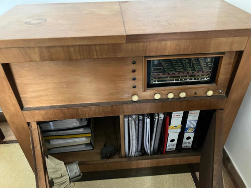 Mueble Antiguo Con Tocadiscos (Usado)