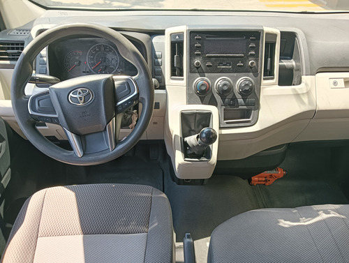 Toyota Hiace SUPER LARGA TM