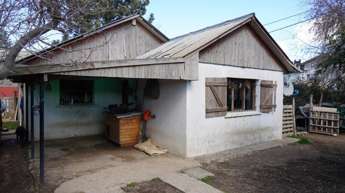 Casa En Venta - 2 Dormitorios 1 Baño - Patio - Garage - Bariloche