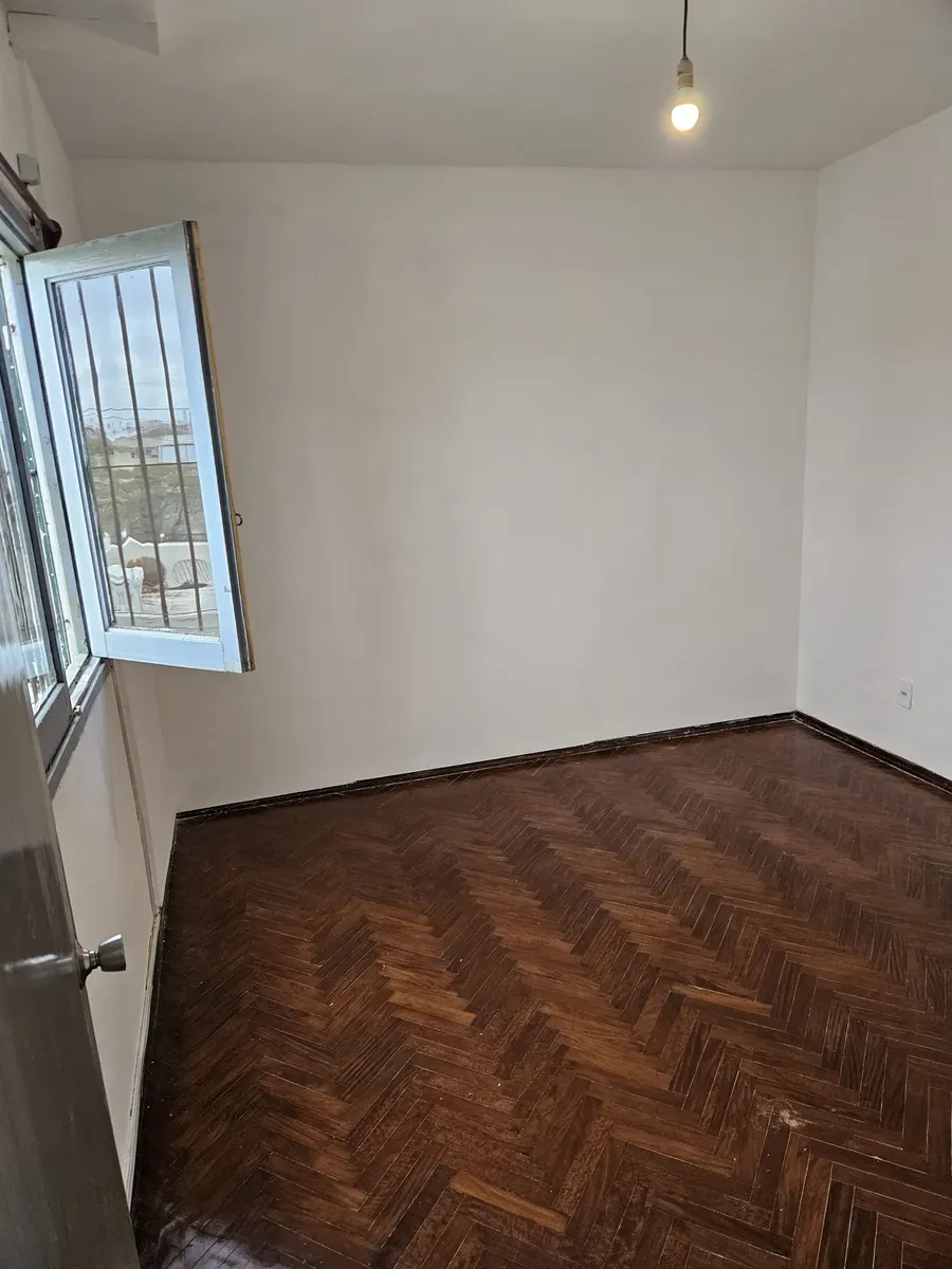 Tres Cruces. Se Alquila Impecable Apto, Excelente Iluminación, Con Vista Tipo Penthouse. Sin Gastos Comunes. · Foto 5