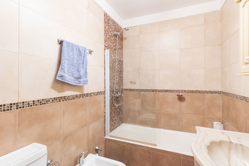 Casa De 5 Ambientes C/ Garaje V. Pueyrredon Gavilan 3900