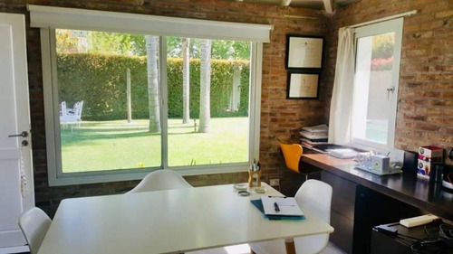 Venta De Excelente Casa En Lote Interno En Solares Del Talar