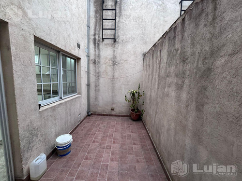 Cañada De Gómez Al 1700. Ph En Dúplex De 3 Amb Con Patio Y Dos Baños.