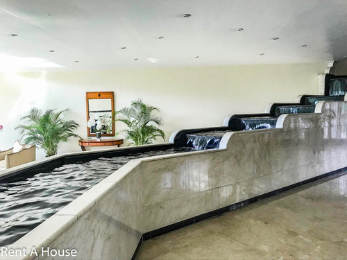Venta De Apartamento Amoblado En Ph Miramar Plaza, 20-2821