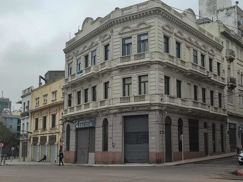 Imagen 1 de 1 de Dueño Alquila. Gran Oficina En Rambla Portuaria Ciudad Vieja