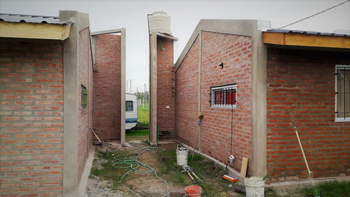 Cómodo Chalet De 4 Ambientes - Construcción En 30 Días - Sin Anticipo - No Son Prefabricadas