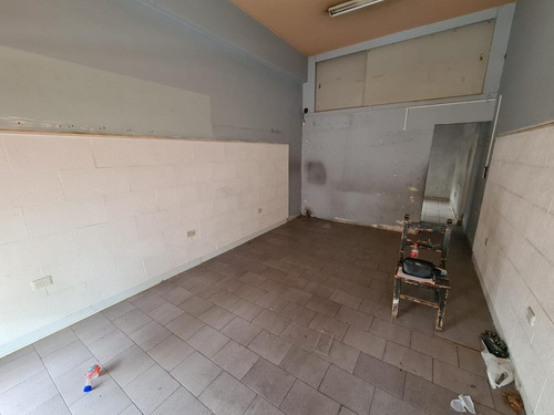 Imagen 3 de 4 de Local Comercial 35 M² - S.justo (ctro)