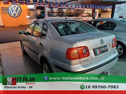 Imagem 6 de 10 de Volkswagen Polo Sedan 1.6 Prata 2009