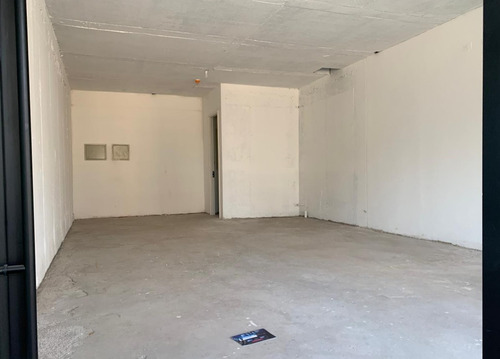 A Estrenar, Local Nuevo: Útil 47m2, Terraza 30m2. Ñuñoa.