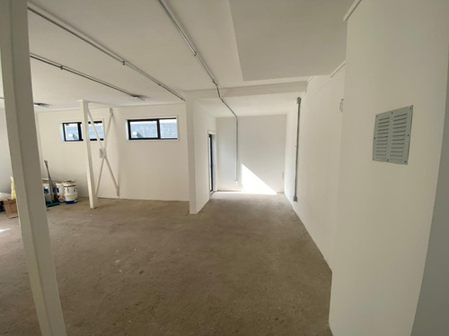 Excelente Local En Arriendo 2 Oriente Entre 12 Y 13 Norte.