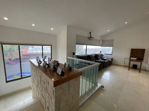 Espectacular Casa Con Excelente Ubicación En La Mejor Zona De La Herradura