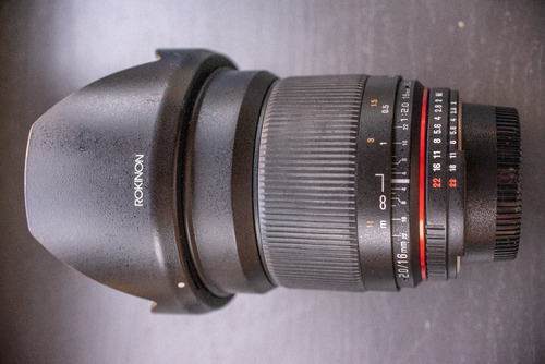 Lente Rokinon 16mm F2.0 Para Dslr Nikon Formato Dx (Usado)