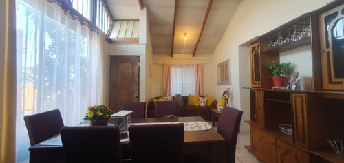 Casa En Venta En Los Ministros, Barrio Las Rosas. Maipú