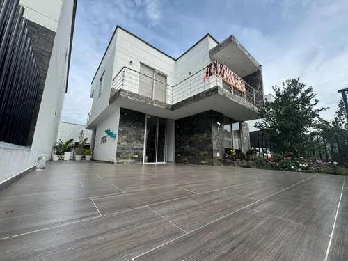 Hermosa Casa Amoblada En Unidad Cerrada Con Piscina En Sopetrán Ideal Para Descanso O Inversión