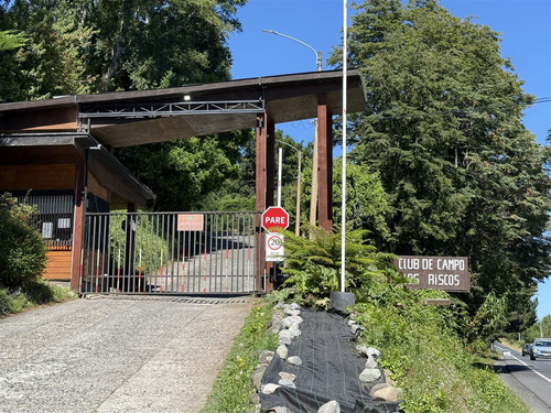 Casa En Venta De 4 Dorm. En Pucón, Los Riscos