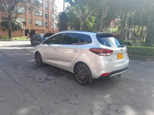 Kia Carens 2.0 Suv MT