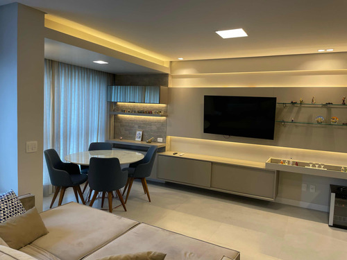 Apartamento Com Acabamento Em Alto Padrão.