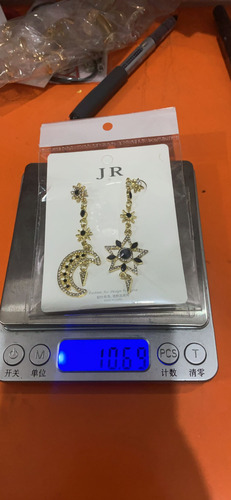 Pendientes Asimétricos En Forma De Estrella De Cinco Puntas