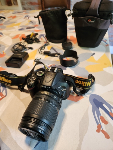 Camara Nikon D5200 + 18-105 + Accesorios Negro (Usado)