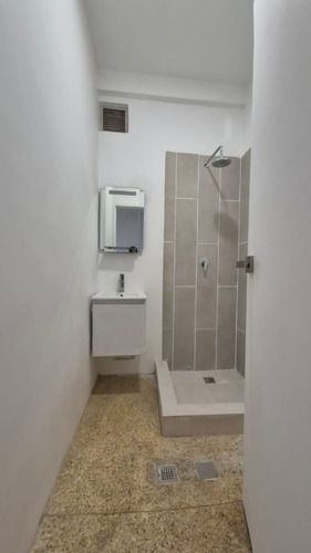 Casa En Alquiler. Los Palos Grandes. 350 Mt, 4h+s/4b+s/2e
