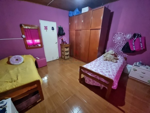 Imagen 12 de 30 de Casa Al Frente Con Prefabricada Al Fondo