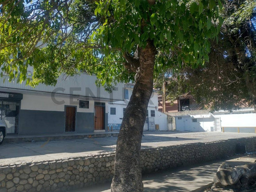 En La Trinidad. Venta, Local - Oficina - Depósito. Oportunidad!!!