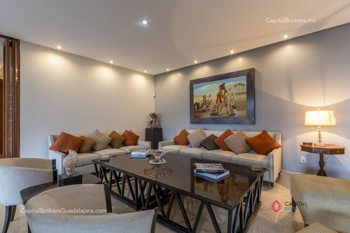 Residencia De Lujo En Venta En Colinas De San Javier, Con Alberca