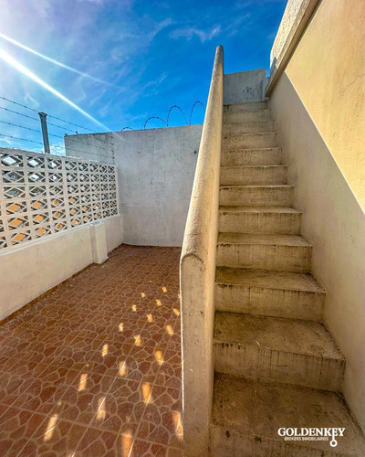 Alquiler Casa 2 Dormitorios Con Opción A 3 Y Balcón Y Patio En Barrio Cerro