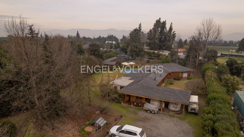 Casa Estilo Sureño, Con Cancha De Tenis