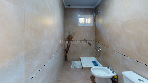 Casa Chalet En Venta O Permuta Ubicado En Francisco Álvarez, Moreno, G.b.a. Zona Oeste