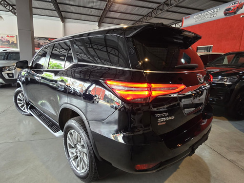 Toyota Hilux SW4 2.8 D-4D TURBO DIESEL SRX 7L 4X4 AUTOMÁTICO