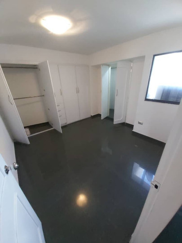 Imagen 12 de 18 de Venta De Apartamento En El Bosque. Planta 100%. Código 129523